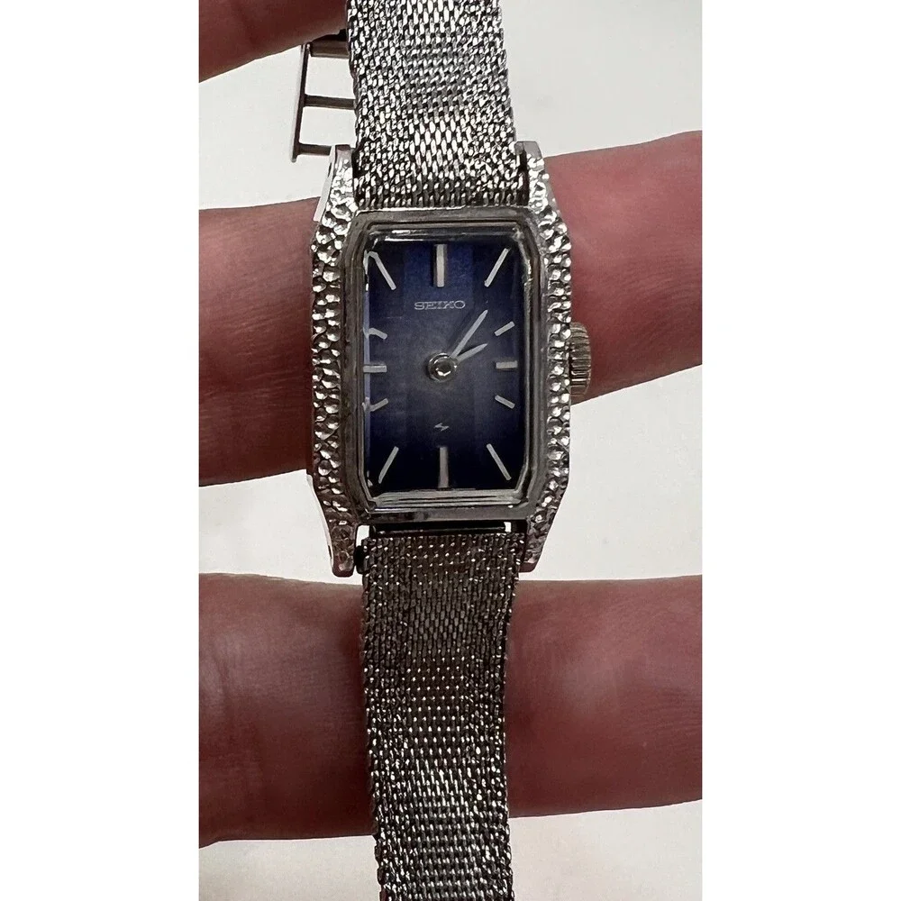 Rare vintage Seiko 11-4300 Ladies Mechanical Watch Blue Sunburst Dial Works